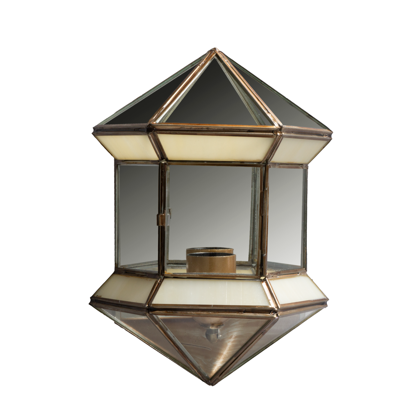 Aplique Granadino fabricado en metal color bronce con cristal opalina para iluminación suave