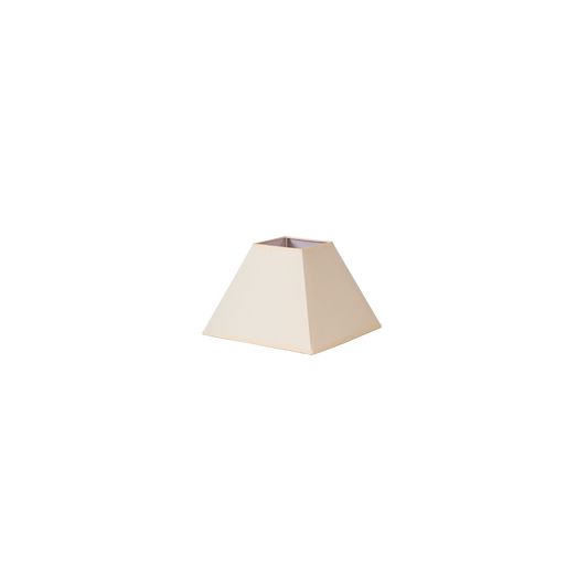 Pantalla Mezzo fabricada en textil color beige para lámpara de mesa