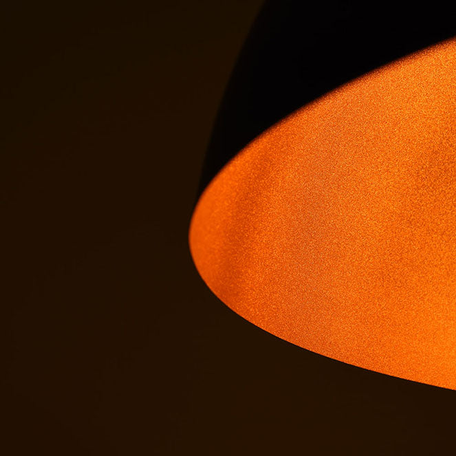 Lámpara Colgante Clásica Gaspar 40 cm Negro/Oro Interlusa encendida con proyección de luz y ambiente | LuzGurú