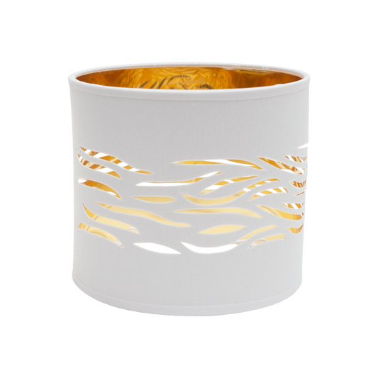 Pantalla de sobremesa Niebla de Fabrilamp en color blanco y oro, vista frontal.