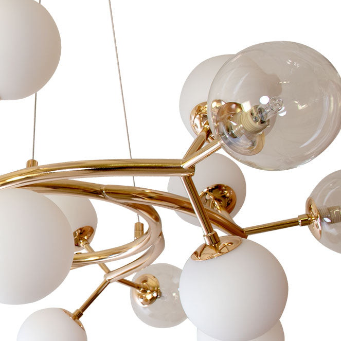 Lámpara de Techo ANABEL 80 cm Dorado Interlusa encendida con proyección de luz y ambiente | LuzGurú
