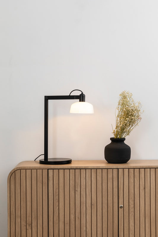 Lámpara TATAWIN fabricada en Acero color Negro, con pantalla de Cristal Opal