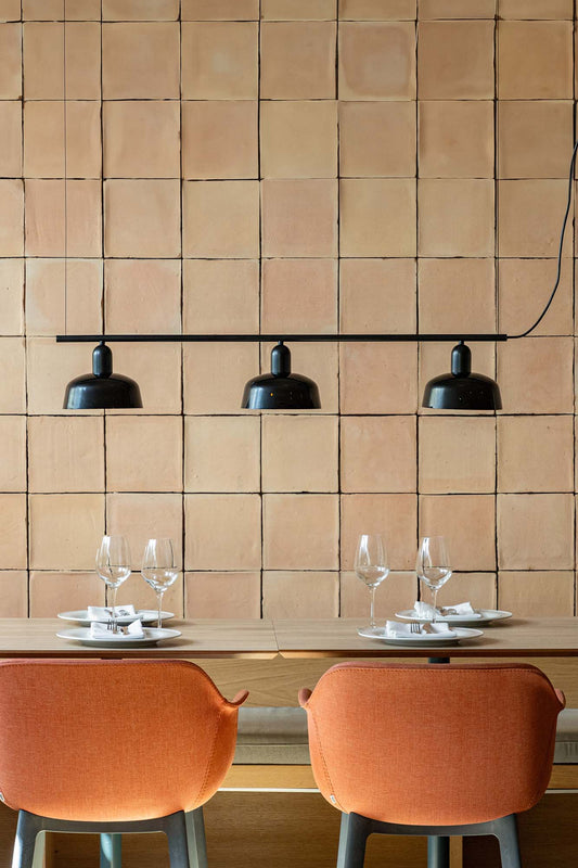 Lámpara colgante Tatawin fabricada en acero color negro, ideal para interiores