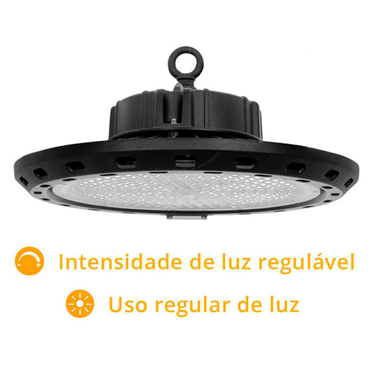 Campana LED Supervisión 34 cm 150W Luz Fría 6400K Negro Interlusa instalada en ambiente decorativo de salón o dormitorio | Interlusa
