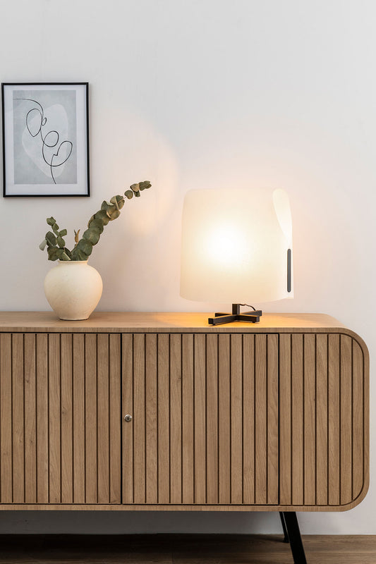 Lámpara LUANG M fabricada en Acero color Negro con pantalla de Pergamino Beige