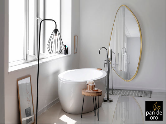 Espejo Ovalado Irregular Mimo 170 cm Pan de Oro Schuller en ambiente decorado | Schuller