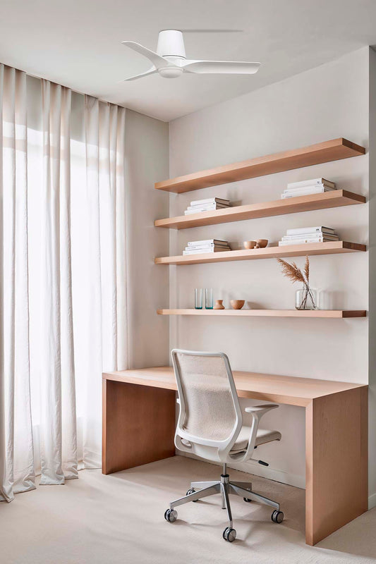 Ventilador de techo LED FARO HEY TUB LED S 33826-1TW, diseño moderno blanco/madera clara, serie 3330, motor DC silencioso, 3 aspas, luz integrada regulable. LuzGuru.