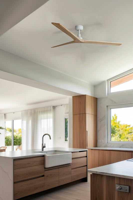 Ventilador KLIM fabricado en acero y madera de pino color blanco roble