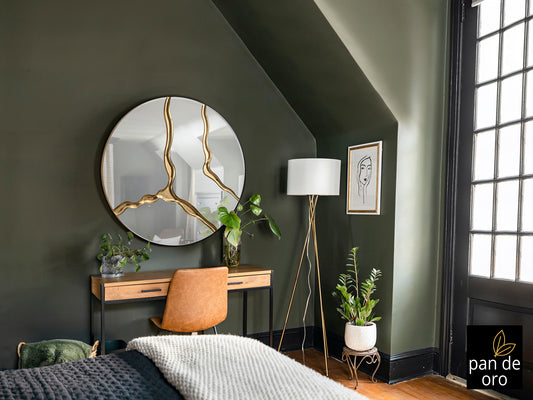 Espejo Redondo de Pared Surcos 100 cm Pan de Oro Schuller en ambiente decorado | Schuller