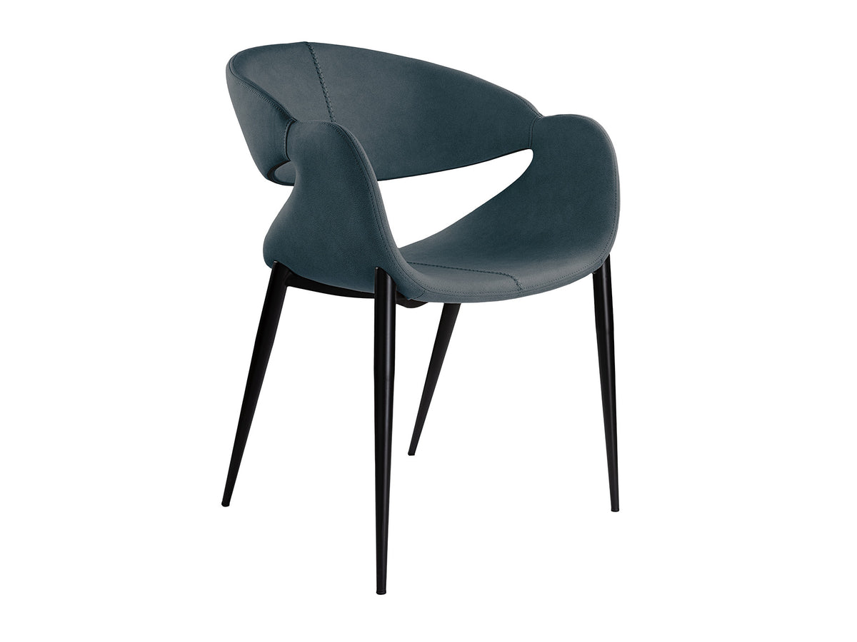 Sillón Giro Azul Oscuro con Patas Negras Mate Schuller en ambiente decorado | Schuller