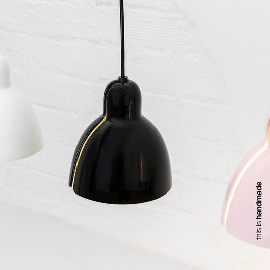 Lámpara VENICE fabricada en acero y cerámica color negro, diseño minimalista