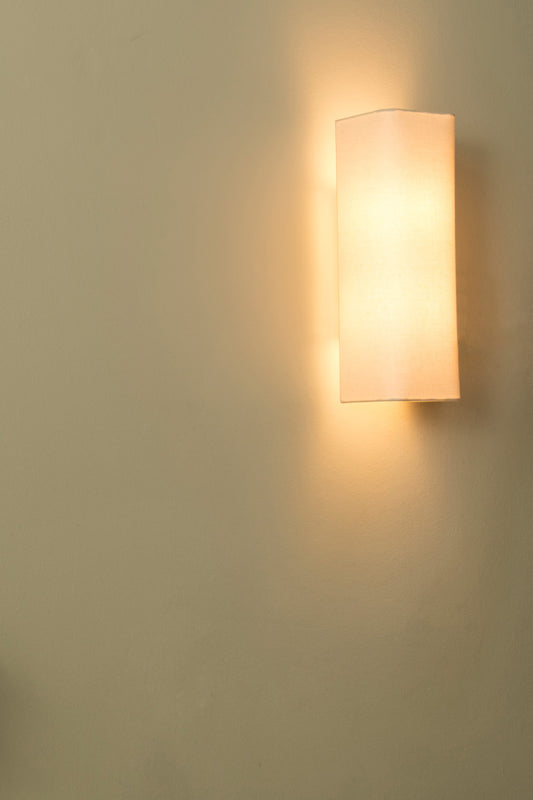 Aplique Cotton fabricado en Acero color Blanco Mate con pantalla Textil Beige