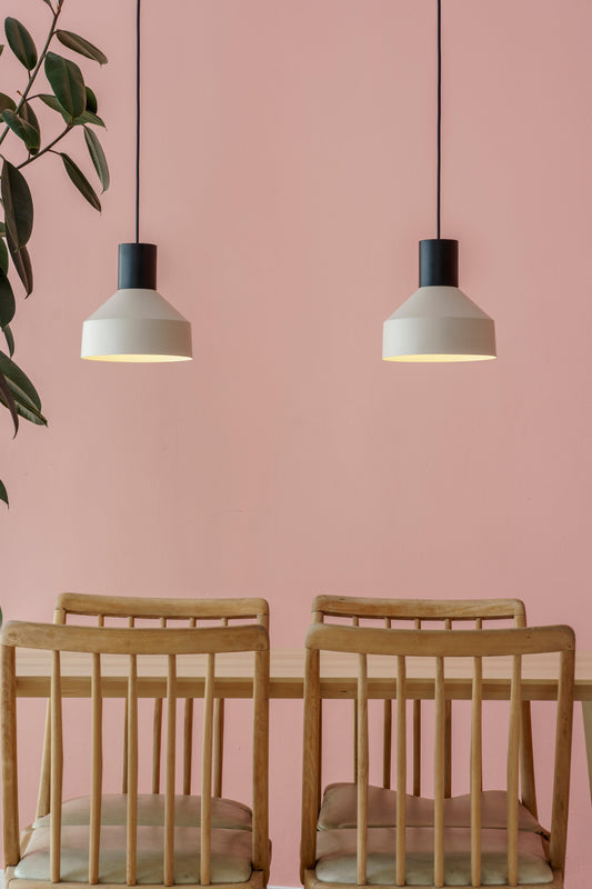 Lámpara colgante KOMBO fabricada en acero color beige, ideal para salón