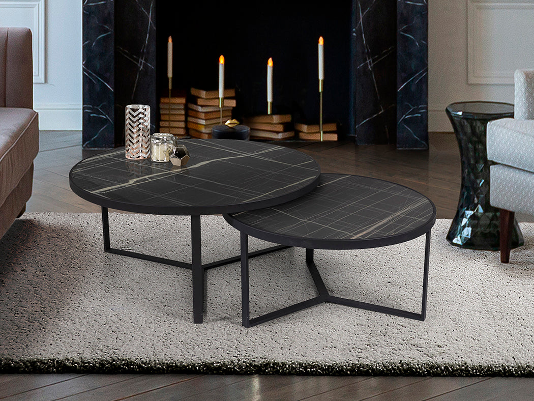 Set de 2 Mesas Auxiliares Naira Mármol Negro Schuller en ambiente decorado | Schuller