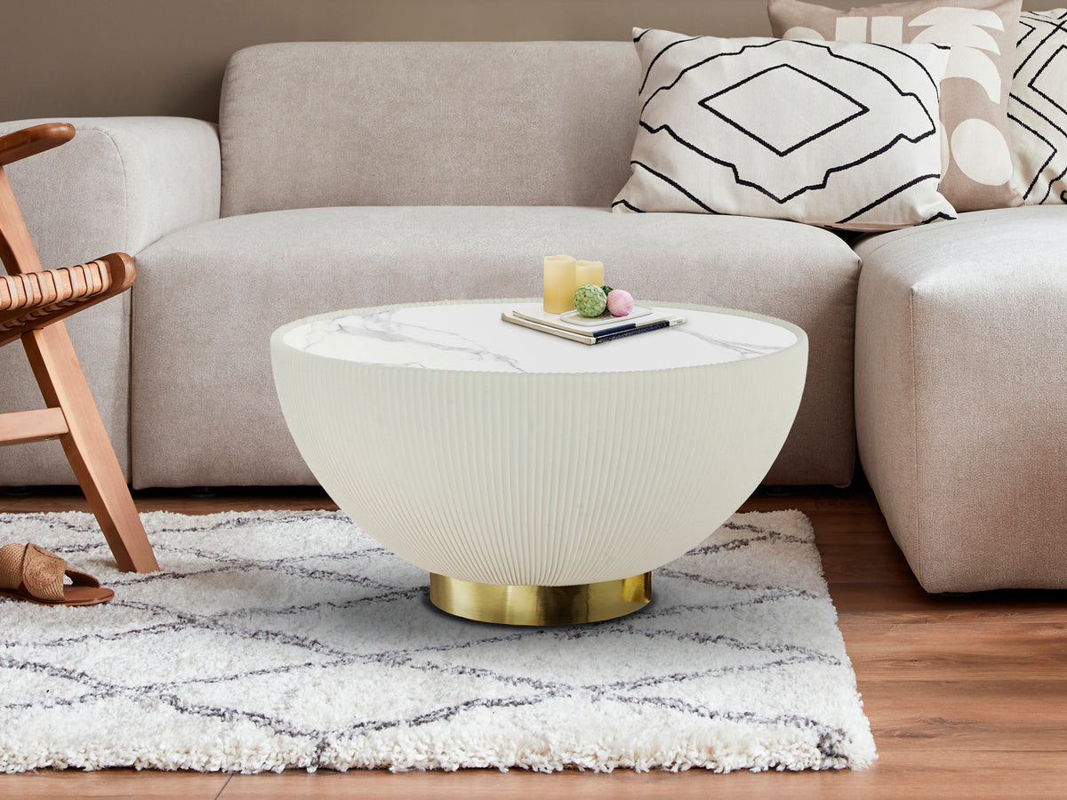 Mesa de Centro Redonda Candy 72 cm Blanco y Latón Schuller en ambiente decorado | Schuller