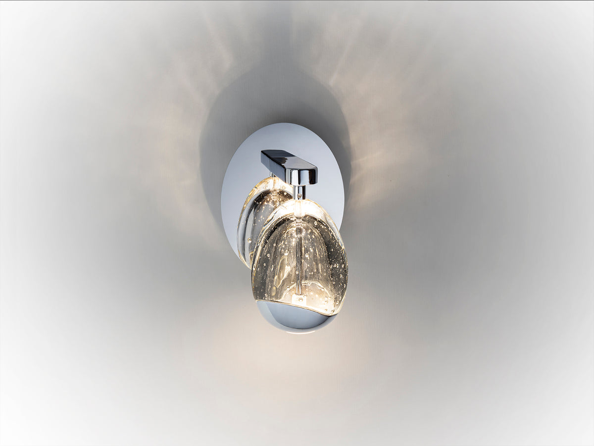 Aplique de Pared LED Rocío 5W Cromo con Tulipa de Cristal Schuller en ambiente decorado | Schuller