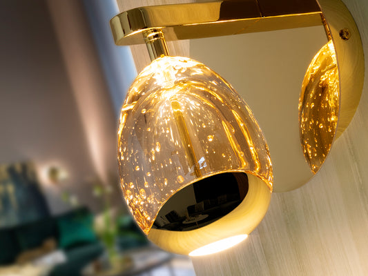 Aplique de Pared Rocío 5W LED Oro y Cristal Champán Schuller en ambiente decorado | Schuller
