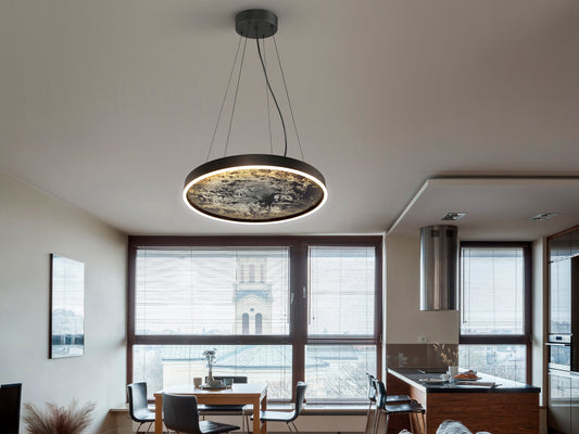 Lámpara de Techo LED Colgante Stone 60 cm Negro CCT Schuller en ambiente decorado | Schuller
