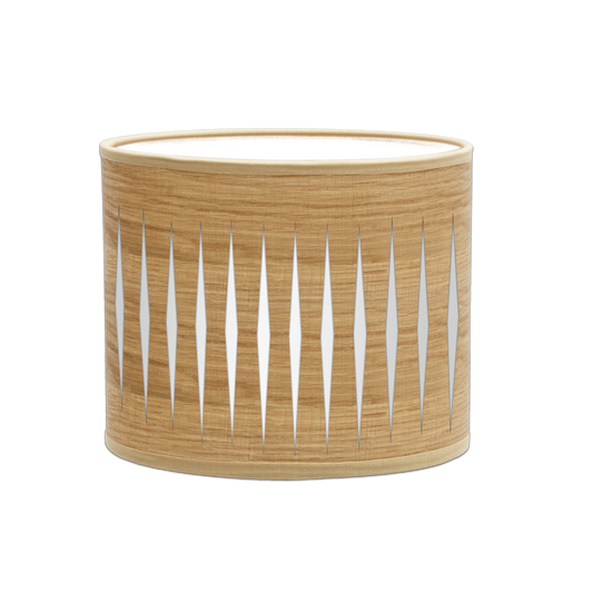 Lámpara Piron fabricada en metal color blanco y textil madera clara, ideal para interiores