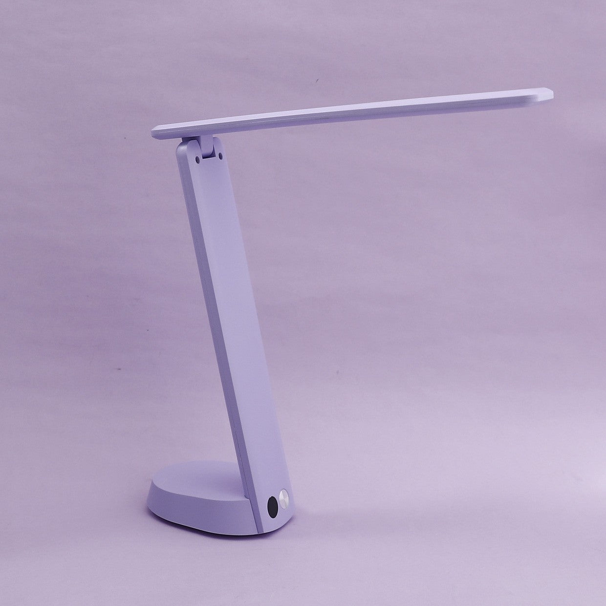 Vista lateral plegada del flexo linterna LED Blum Lila en acrílico lila