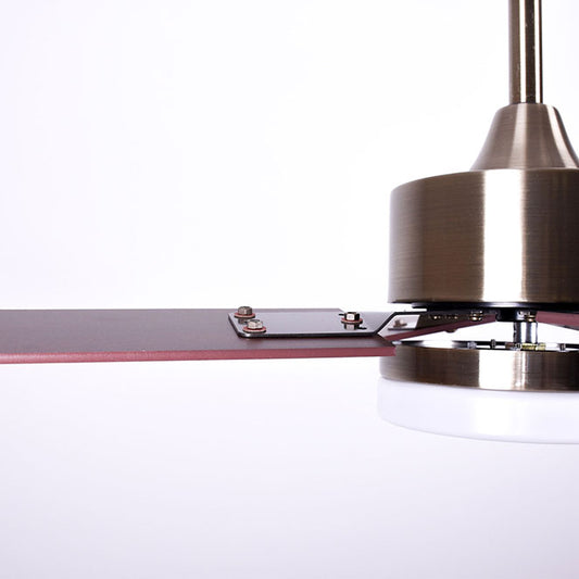 Detalles del Ventilador de Techo SHAKESPEAR KILIM B 2553 SN: Ventilador de techo de 107cm con 3 aspas reversibles, luz LED integrada de 18W (1800 lm, 3000/4000/6500K), motor DC silencioso, mando a distancia, modo verano/invierno y temporizador. Color níquel/cerezo+nogal. Colección KILIM de Interlusa.