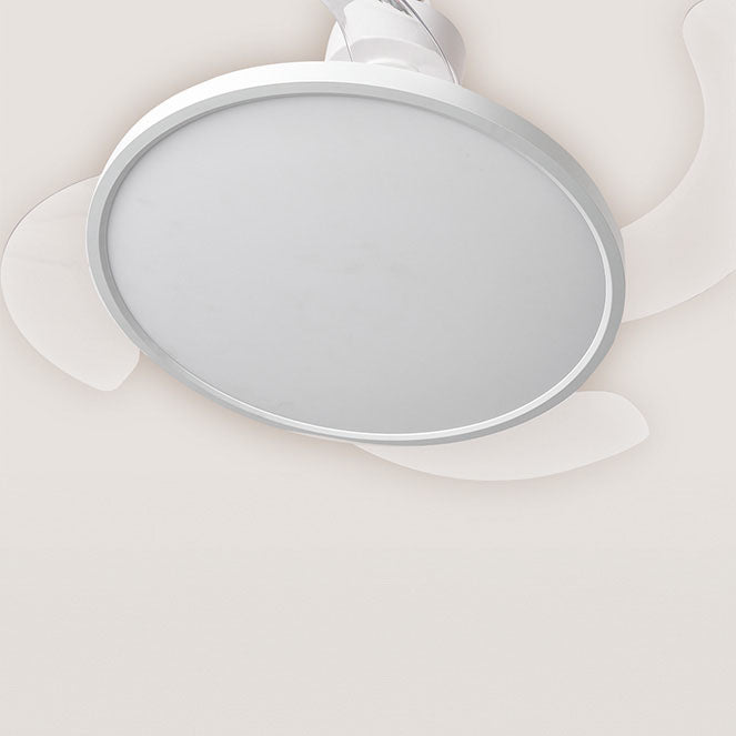 Detalles del Ventilador de Techo LED BELAIR SLIM F-1035 de Interlusa: Diseño blanco, 4 aspas retráctiles, 106cm, luz LED 72W (3000K/4000K/6000K), 6 velocidades, mando a distancia, modos verano/invierno. Compra en LUZGURÚ.