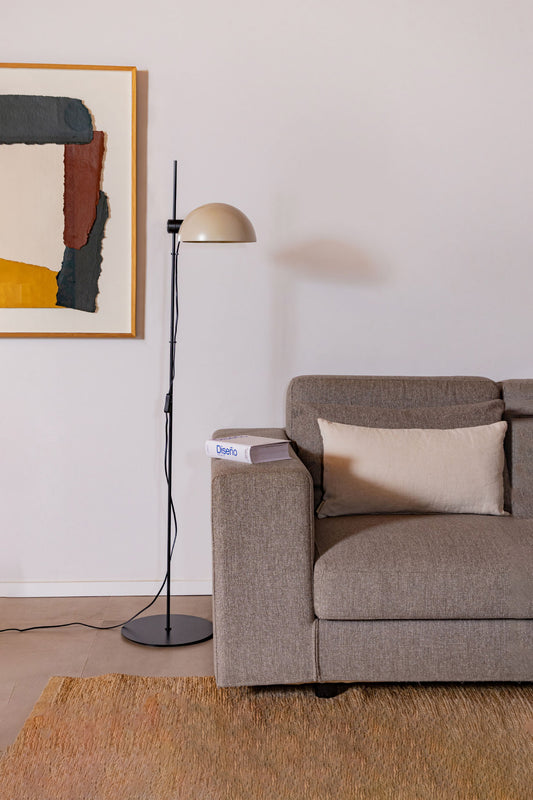 Lámpara de pie DOMINICA Beige FARO 20034-122-US en ambiente interior, diseño geométrico industrial en acero, luminaria de superficie para iluminación hogar colección 2007