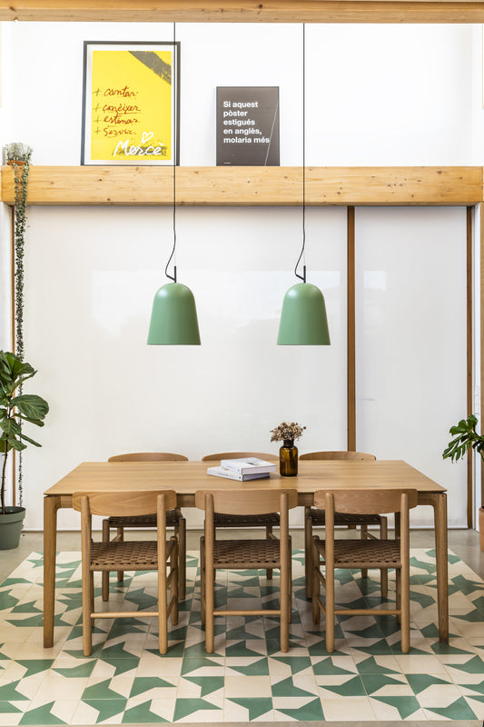 Luminaria colgante STUDIO 290 en verde mate de FARO (modelo 28285), suspensión en acero para diseño contemporáneo en interiores de hogar u oficina, vista en ambiente moderno.