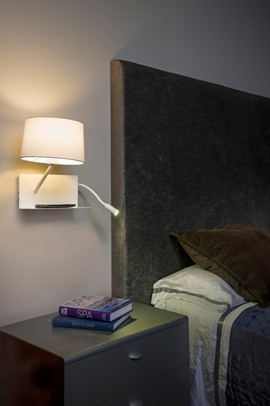 Lámpara de pared Handy USB A blanco mate con lector LED FARO 28415, luminaria de superficie en acero y textil para lectura nocturna en ambiente interior urbano