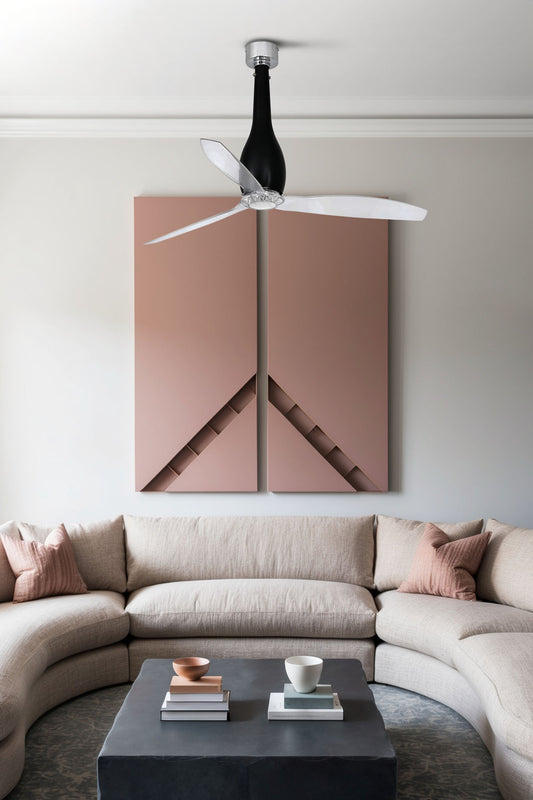 Ventilador de techo ETERFAN M negro mate con aspas transparentes de FARO modelo 32003 en ambiente moderno industrial, motor DC eficiente con mando a distancia y función inversa para ventilación óptima sin luz integrada