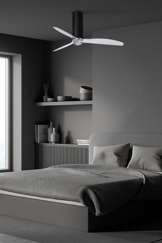 Ventilador de techo con luz LED Tube Fan M WIZ en negro mate, modelo FARO 32036WW-10, instalado en ambiente moderno con ventilación eficiente, motor DC, mando a distancia y diseño de acero y cristal.