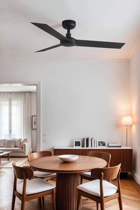 Ventilador de techo CRUISER S negro Tuya FARO 34289WT en ambiente hogareño, ventilación inteligente sin luz, motor DC, control remoto y compatibilidad smart home serie 3431