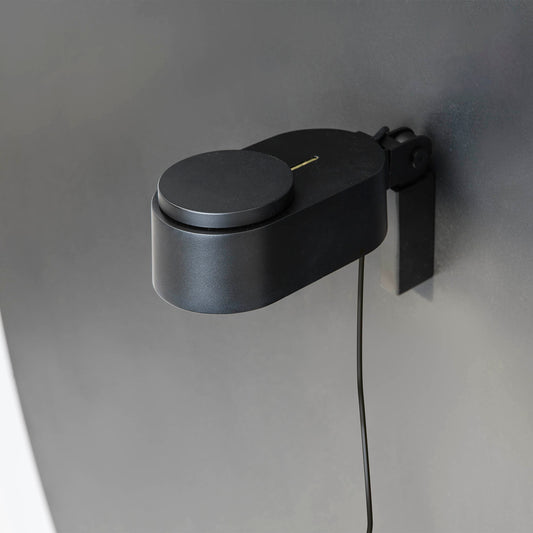 Aplique de pared negro Inviting de FARO 57301 en ambiente interior moderno, luminaria de superficie LED de aluminio para iluminación en hogar u oficina, colección 5730