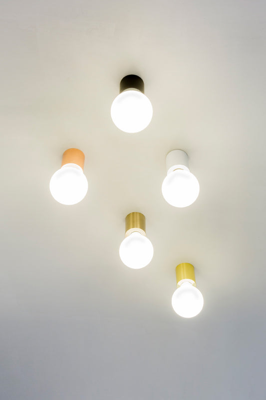 Lámpara de pared TEN 70 blanco mate de FARO (62150), luminaria de superficie minimalista en aluminio instalada en ambiente interior hogareño, diseño adaptable para iluminación moderna.