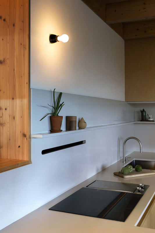 Aplique de pared KERA negro FARO 62301 en ambiente interior, luminaria de superficie cerámica diseño clásico IP20, iluminación residencial Colección 6230