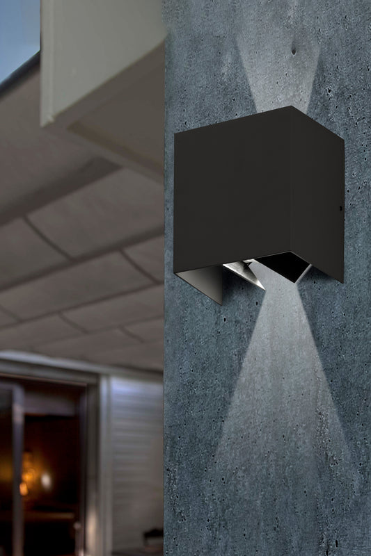 Aplique de pared LED OLAN gris oscuro FARO 70637 en jardín exterior, luminaria aluminio para terraza e iluminación LED superficie