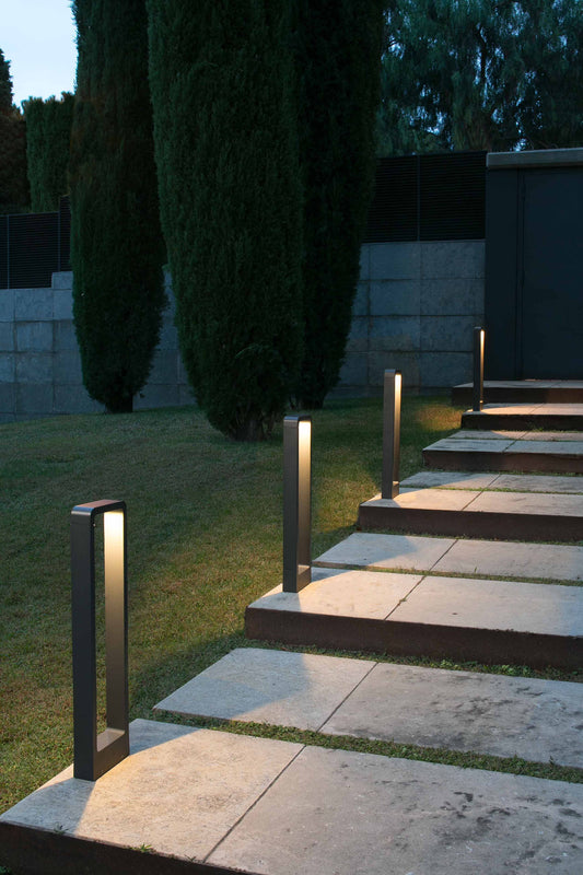 Baliza LED exterior DAS 650 gris oscuro, faro de aluminio IP54 para jardín, luminaria superficie en iluminación decorativa de ambiente nocturno