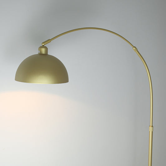 Lámpara Amalfi fabricada en mármol color oro, ideal para iluminar tu hogar.