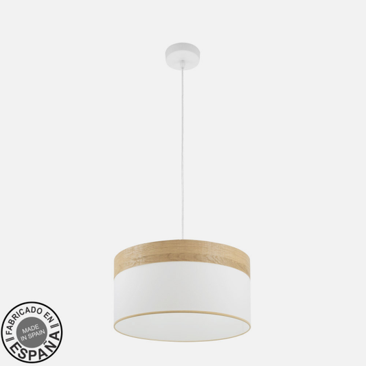 Colgante Cloe de Abrila en blanco y madera clara, lámpara colgante moderna de 40 cm con casquillo E27 para luz difusa, ideal para decoración interior doméstica con diseño textil y metal.