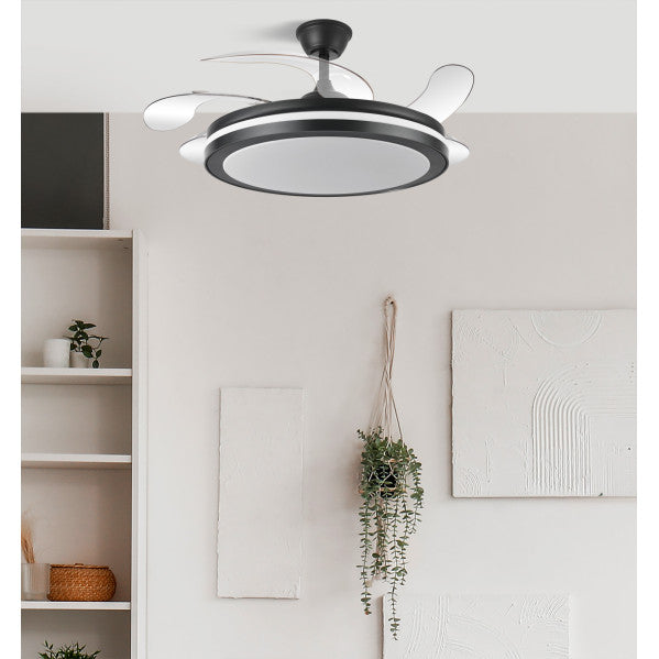 Ventilador de techo DC Esparta Maxi negro 80W de Abrila con aspas retráctiles, motor DC eficiente, LED integrado regulable y función bidireccional para ventilación de verano e invierno en interiores domésticos, modelo 184796009