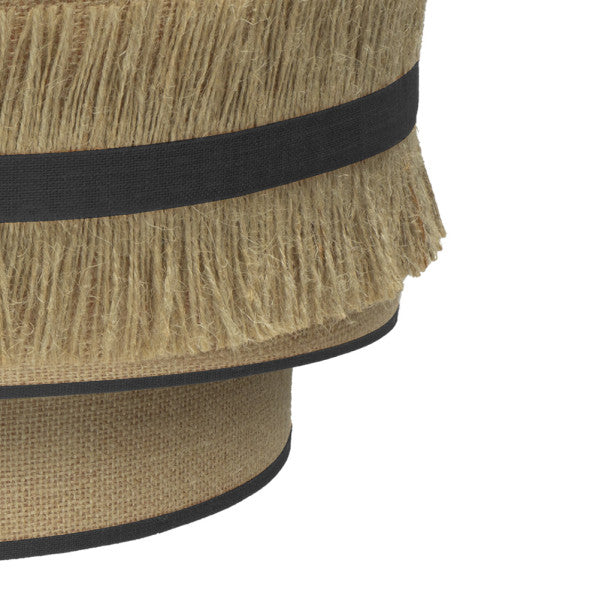 Lámpara de pared Aplique Natalia Saco-Negro 17x30x15 cm de Abrila, diseño rústico vintage en metal negro con detalles textiles, ideal para iluminación interior y decoración acogedora en estilo industrial.