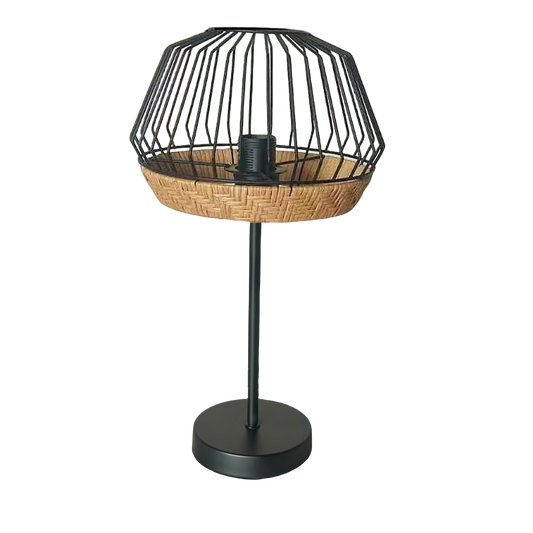 Lámpara de sobremesa Hugo negro y natural de Abrila, diseño vintage rústico con metal y rattan para decoración interior farmhouse chic y estilo doméstico.