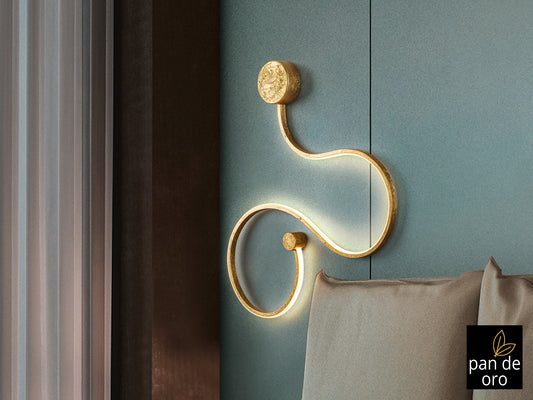 Aplique pared Grafos Pan de oro Schuller 227131, iluminación LED cálida 3000K, 900 lúmenes, diseño moderno en acero y aluminio.