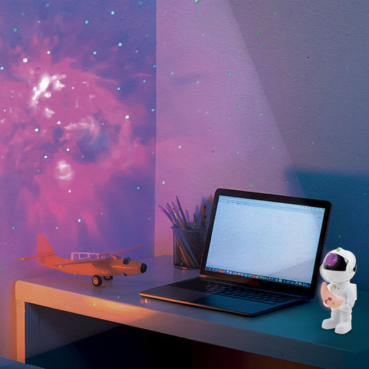 Sobremesa Space en habitación infantil con proyección de estrellas activada