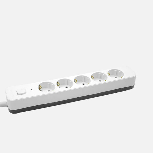 Alargadera Dalton 5 Tomas 1,5 m Blanco/Gris Fabrilamp instalada en ambiente decorativo de salón o dormitorio | Fabrilamp / Abrila