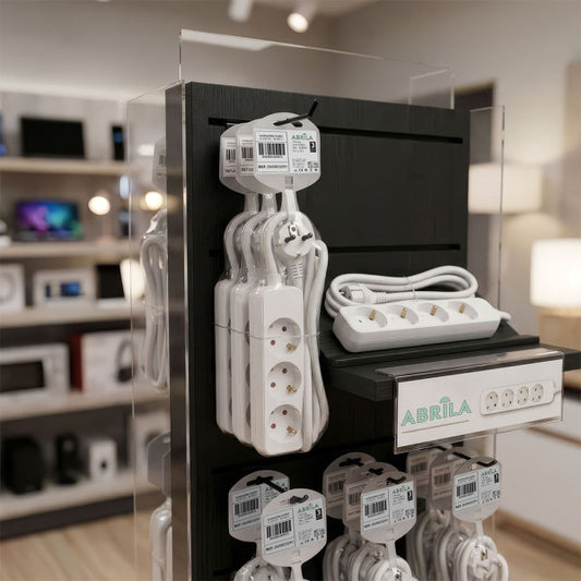 Alargadera Florey 3m 3 Enchufes Blanco Fabrilamp instalada en ambiente decorativo de salón o dormitorio | Fabrilamp / Abrila