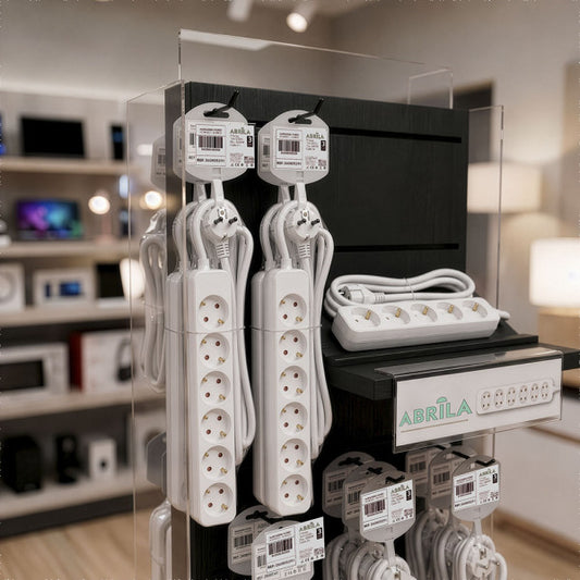 Alargadera Florey 3m 5 Enchufes Blanco Fabrilamp instalada en ambiente decorativo de salón o dormitorio | Fabrilamp / Abrila