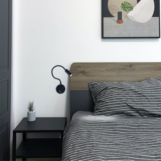 Aplique lector fabricado en aluminio color negro para iluminar tu lectura