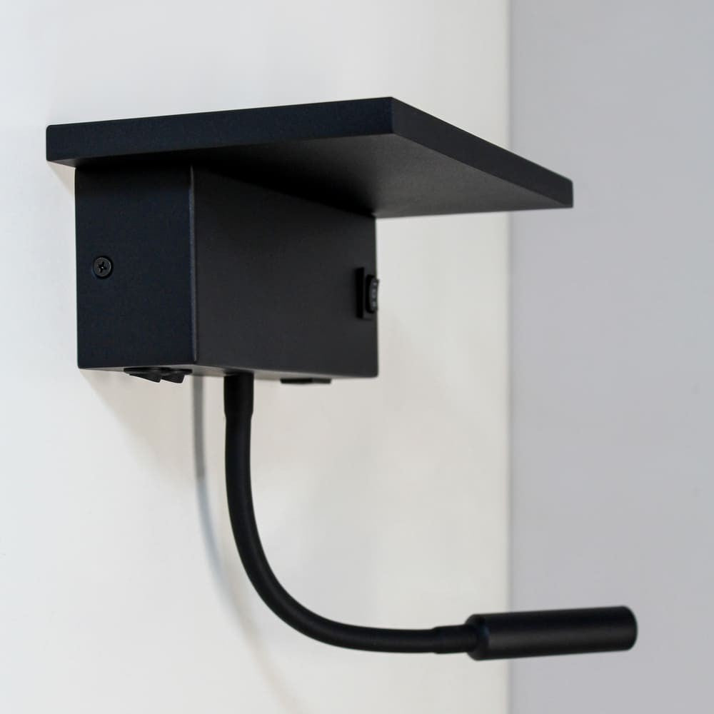 Moderno aplique de pared con luz cálida ideal para dormitorio