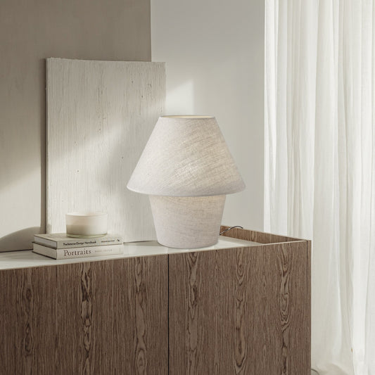 Lámpara sobremesa Carlo rústica Alemar en detalle de pantallas y base